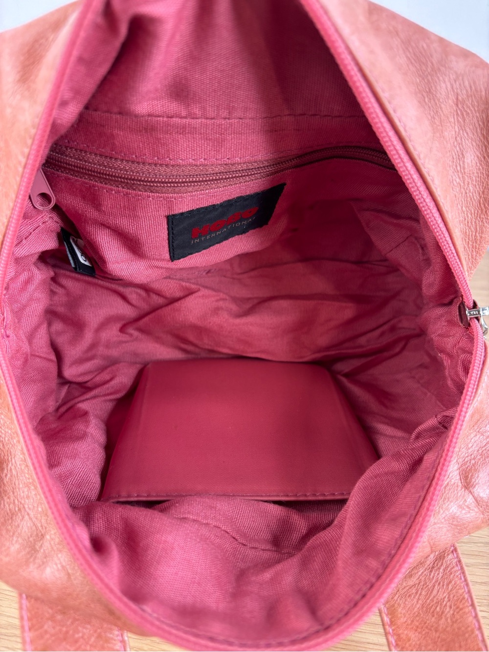 Vintage RARE Coral Pink HOBO Brand High Quality Leather Mini Zip Bag - Picture 11 of 15